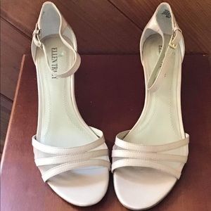 Ellen Tracy Short heel sandals size 8